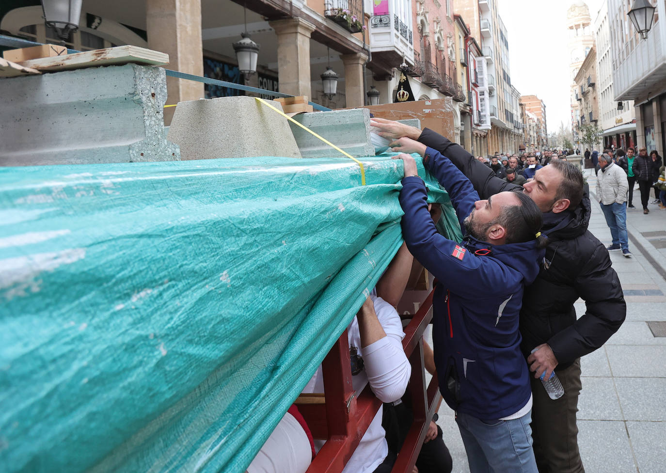 La Semana Santa se ensaya en Palencia con solidaridad