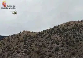 Momento en el que el helicóptero acude al rescate de los heridos.