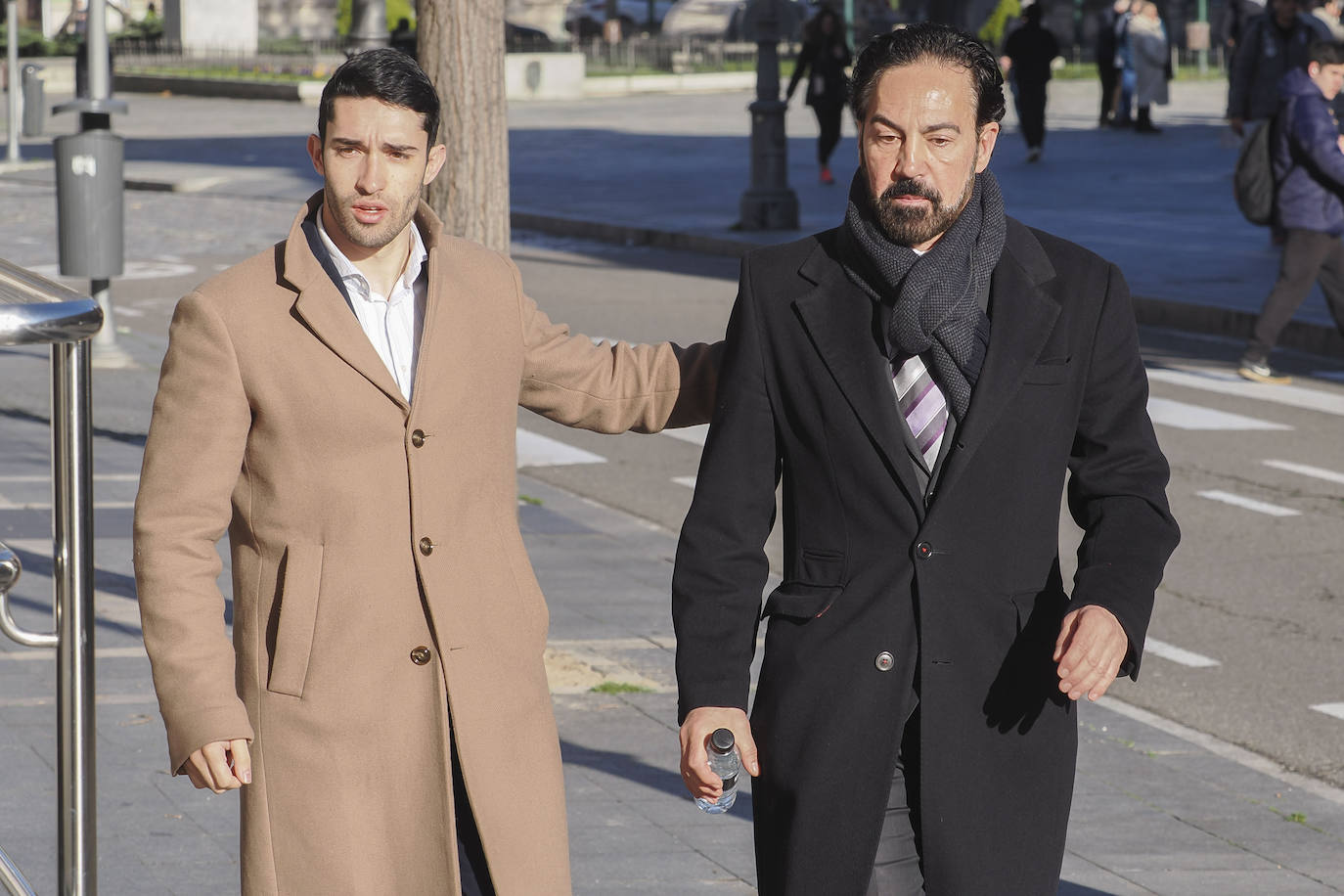 Germán Martín Giraldo, a la derecha, a su llegada a la Audiencia de Valladolid.