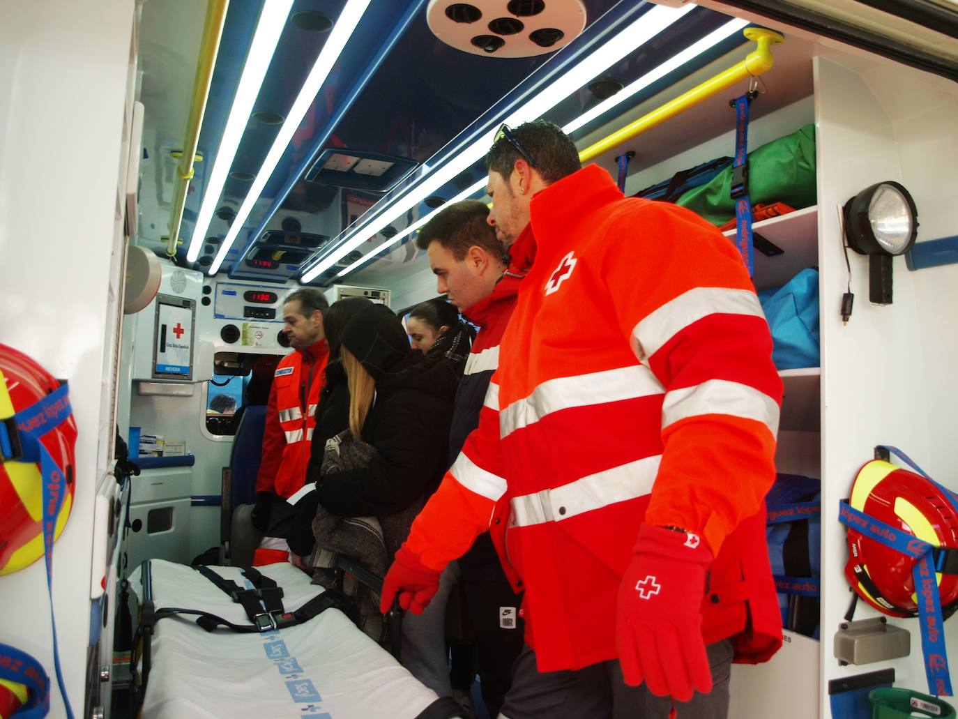 Alumnos del IES Julián Marías desarrollan un simulacro de evacuación por la explosión y derrumbe de un hospital