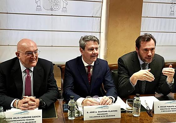 Jesús Julio Carnero, José Antonio Santano y Óscar Puente, en la reunión del Consejo de Administración de la Sociedad Valladolid Alta Velocidad.