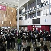 La universidad responde con «paz» a la «sinrazón» por Sergio Delgado