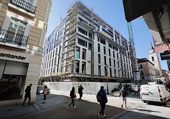 Obras de remodelación para la apertura del próximo Zara en el edificio antiguo de El Corte Inglés.