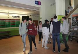 Alumnos del campus de Palencia al inicio del curso universitario.