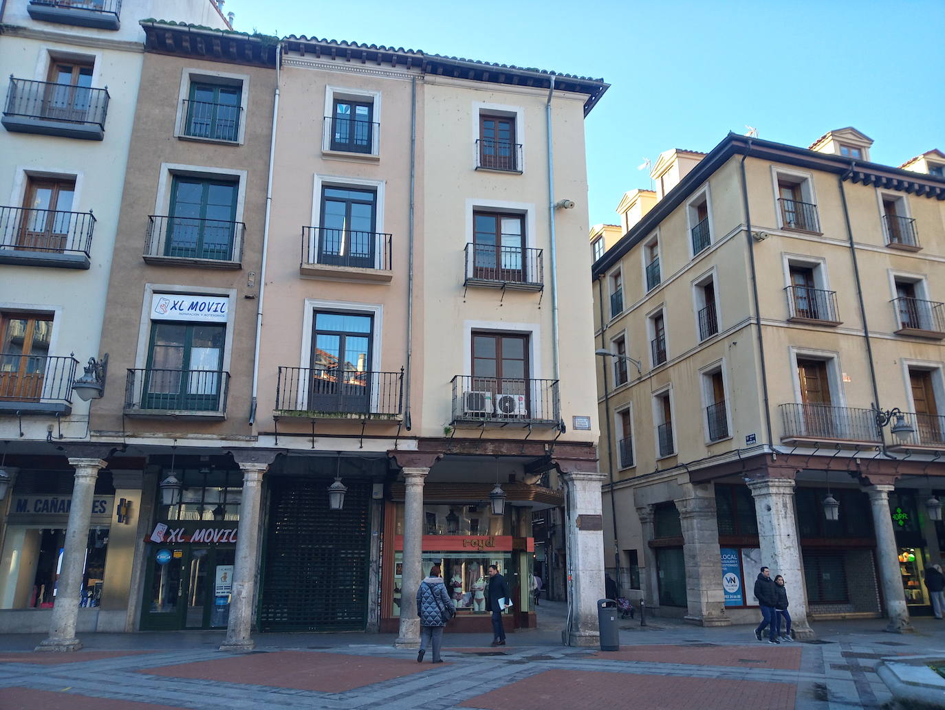 La entrada a la calle Teresa Gil desde Fuente Dorada.