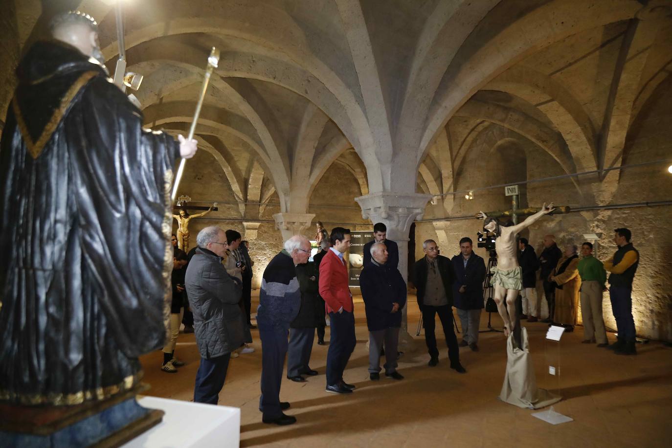 Acto de entrega de las tallas restauradas.