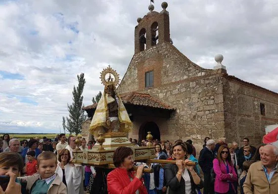 Romería de Cuatrojunio en la finca que rodea la ermita de los Remedios.