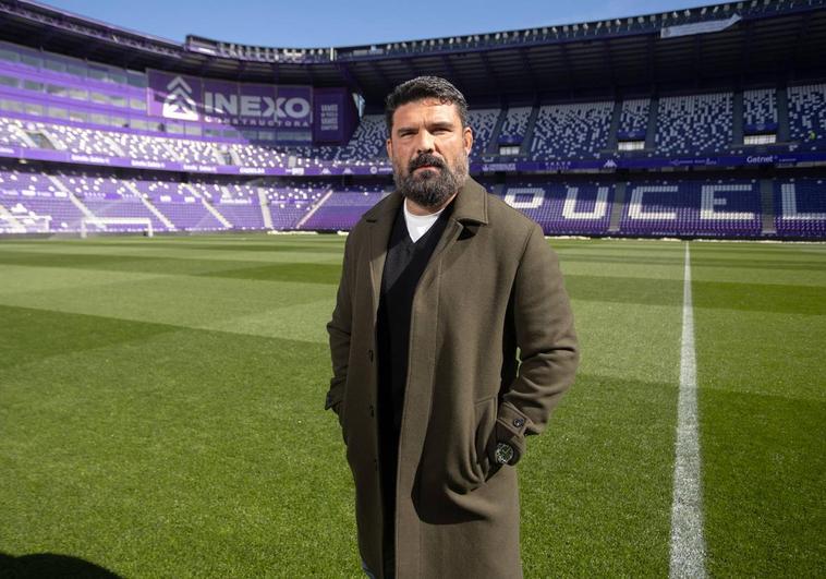 Bruno Mazziotti posa en el césped del estadio José Zorrilla.