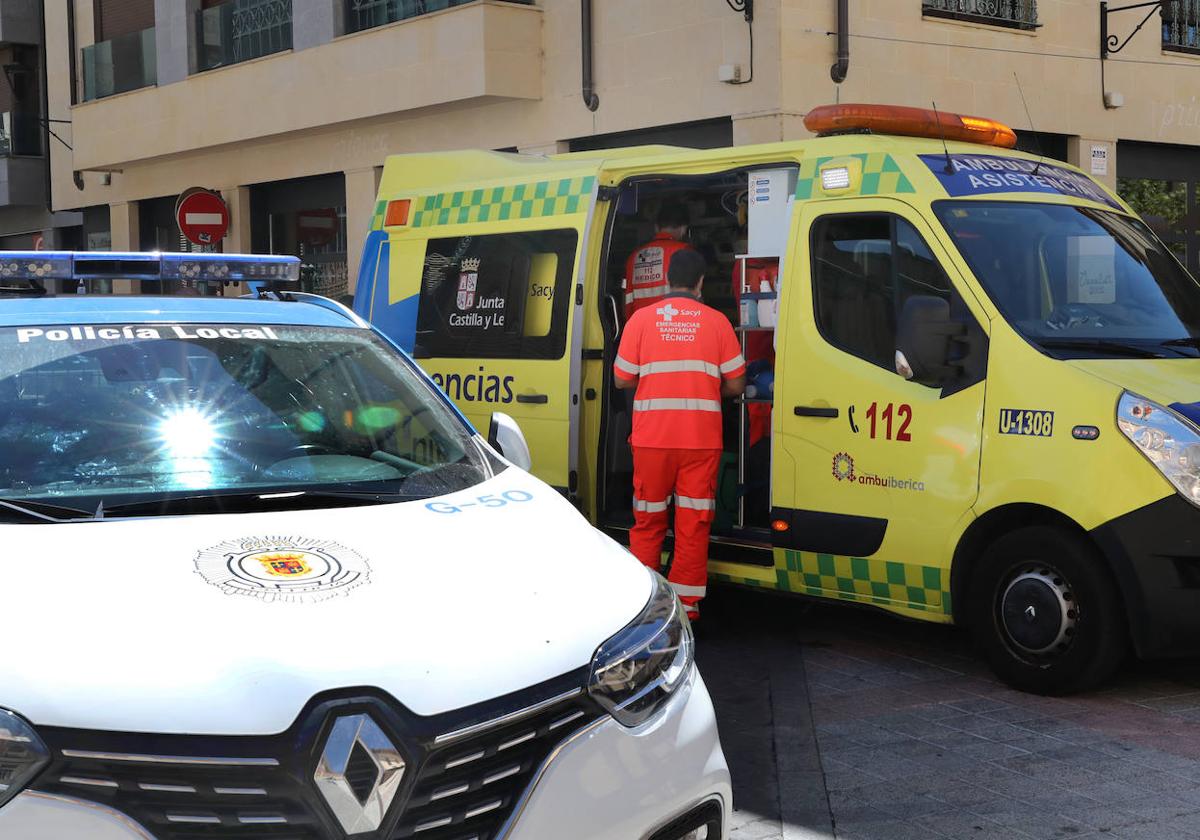 La Policía y una ambulancia, en otra intervención.