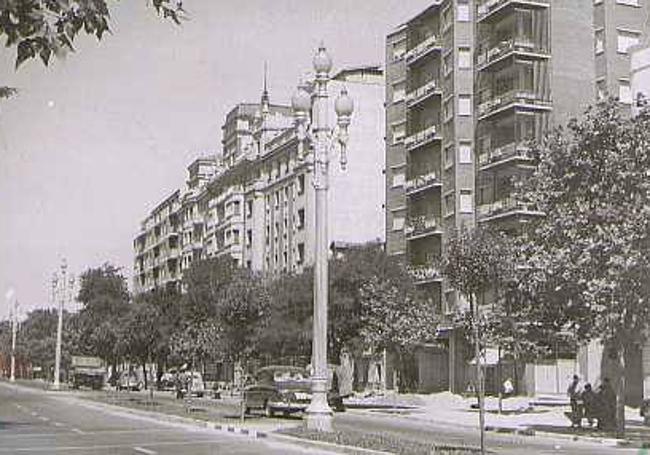 Uno de los candelabros del Paseo de Zorrilla, hechas exclusivamente para la ciudad.