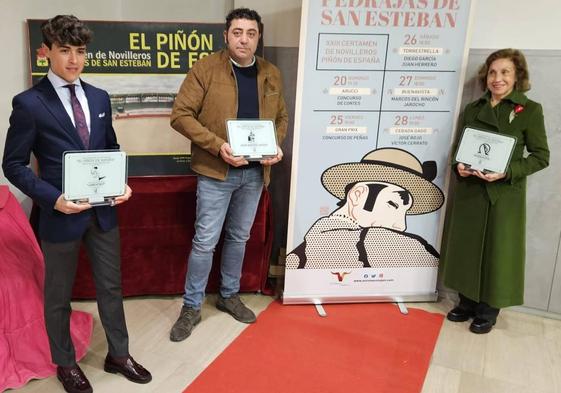 Jarocho, Juan Antonio Agudo y Clotilde Calvo, con sus galardones.