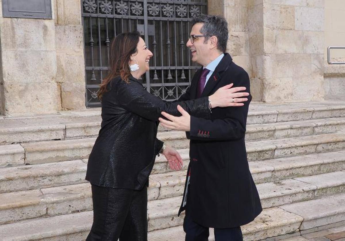 La alcaldesa de Palencia, Miriam Andrés, recibe al ministro de Justicia, Félix Bolaños, en el Ayuntamiento.