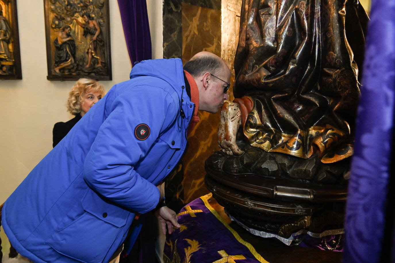 Las imágenes del besapié en la iglesia de Nuestro Padre Jesús Nazareno