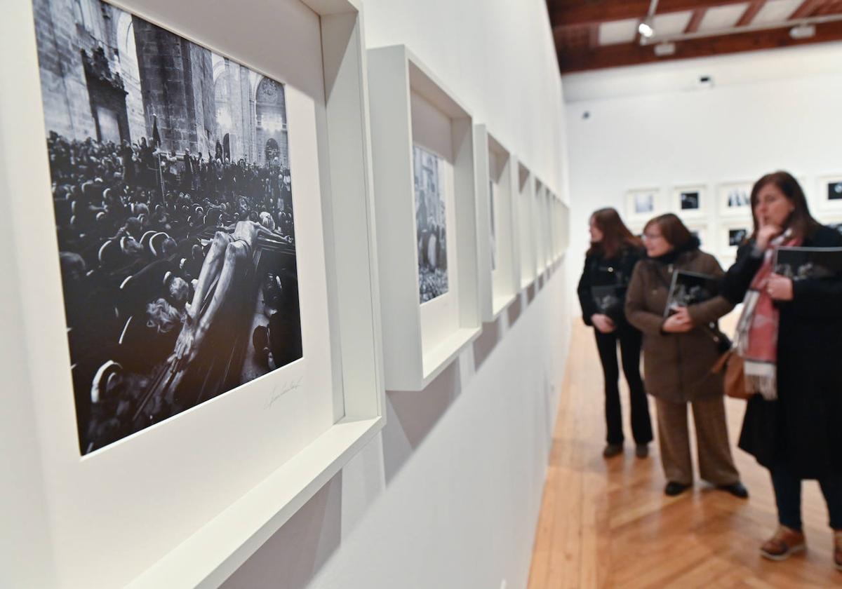 Las imágenes de la exposición de Semana Santa del Vallisoletano Chema Concellón