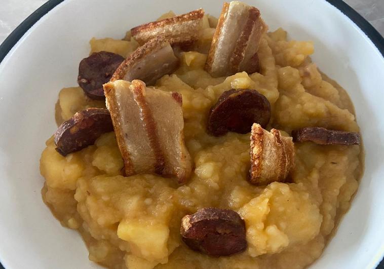 Las patatas 'meneás', listas para degustar.