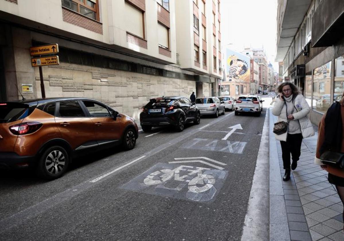 Señalización de las nuevas marcas y las antiguas en la calle López Gómez.