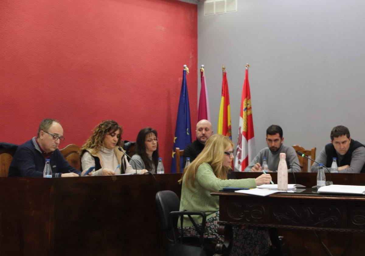 Bancada del PP en el último pleno del Ayuntamiento de Cuéllar.