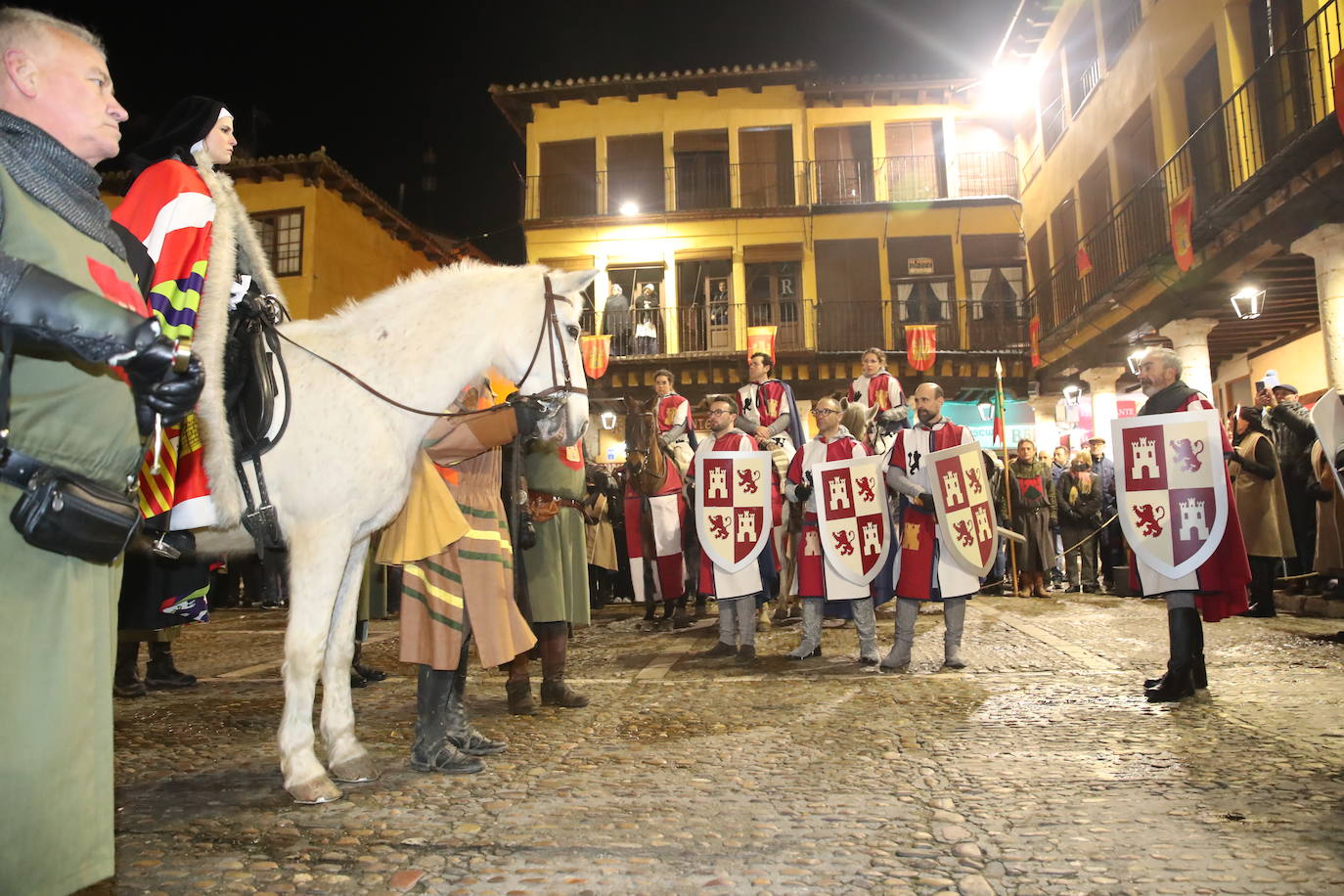 Las calles de Tordesillas rinden pleitesía a la reina Juana de Castilla