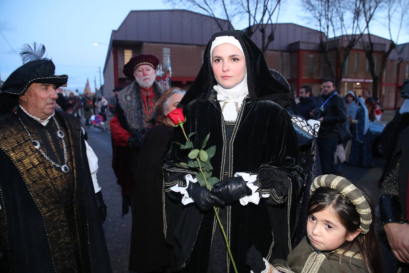 Las calles de Tordesillas rinden pleitesía a la reina Juana de Castilla