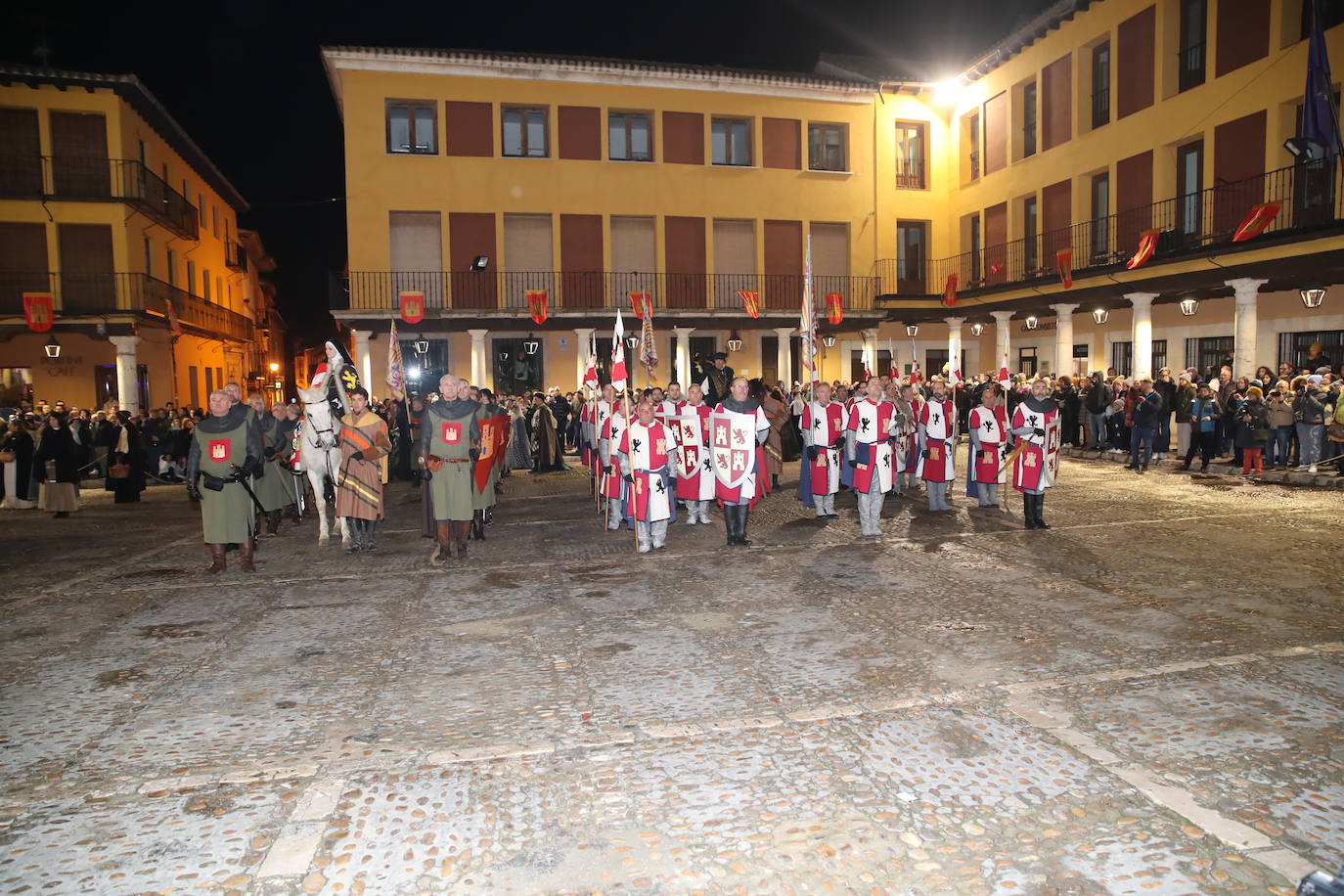 Las calles de Tordesillas rinden pleitesía a la reina Juana de Castilla