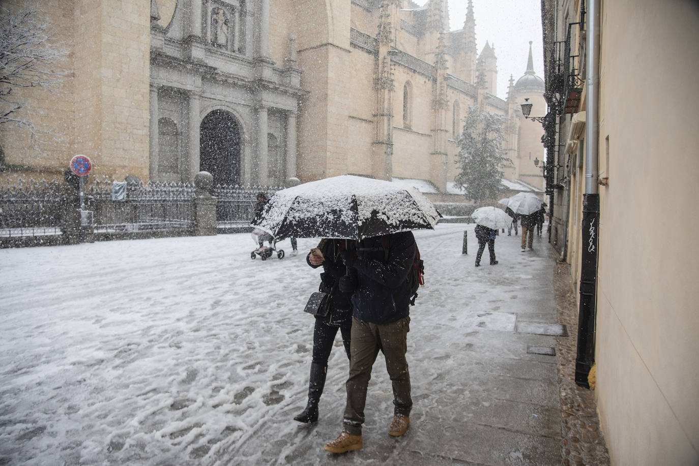 La nevada en Segovia capital, en imágenes