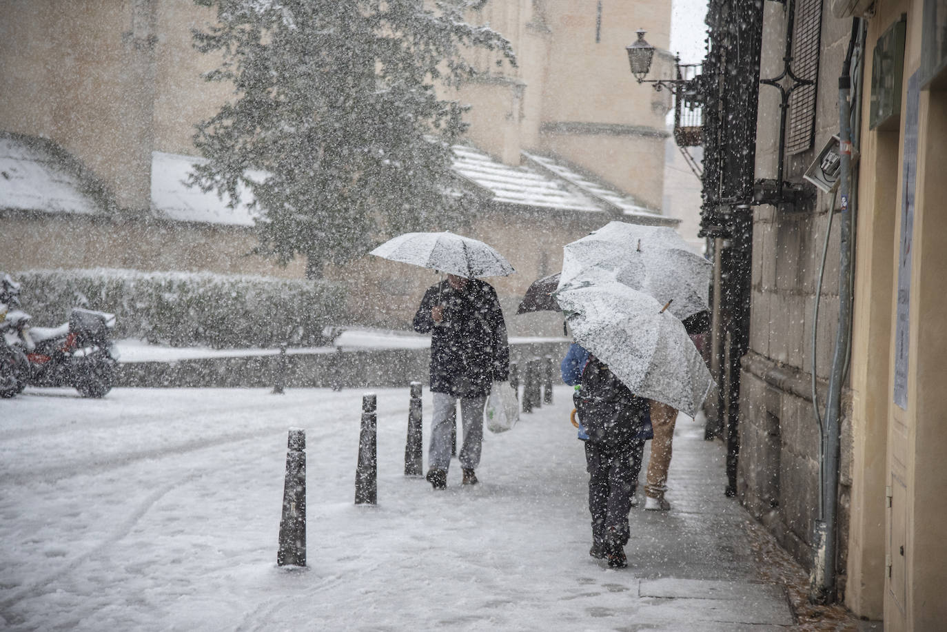 La nevada en Segovia capital, en imágenes