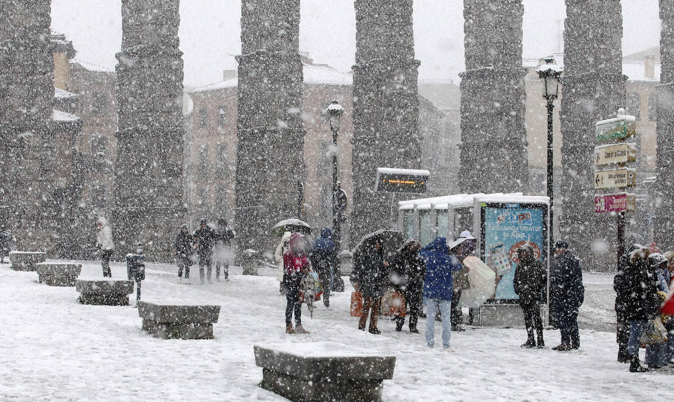 Nevada en el Acueducto de Segovia este sábado.