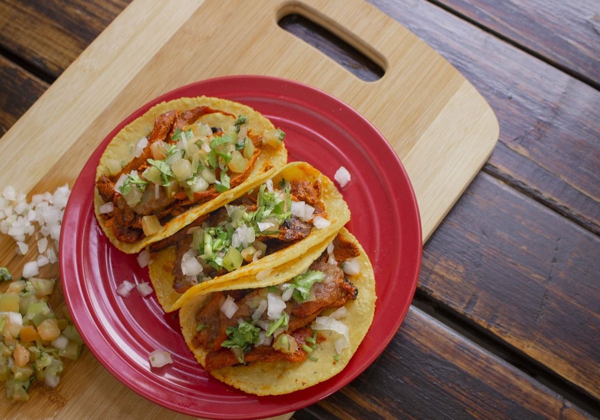 Los tacos de pollo y verduras, listos para su consumo.