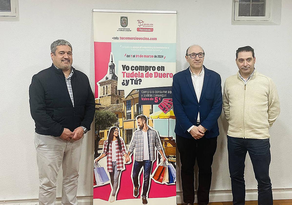 Firma del convenio entre el Ayuntamiento de Tudela de Duero y Fecosva para impulsar la campaña.
