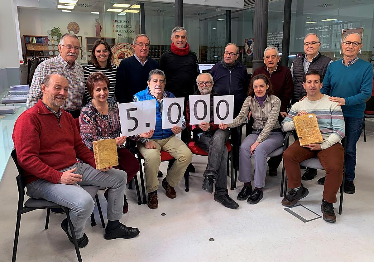 El grupo de voluntarios sostiene el número de cinco mil.