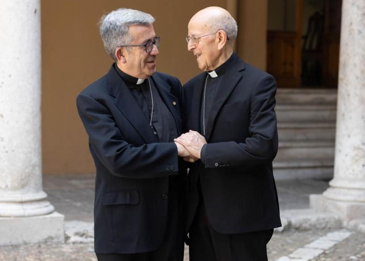 Imagen secundaria 1 - Arriba, durante su investidura como doctor Honoris Causa de la Univesidad Católica de Miami. Abajo, junto a Ricardo Blázquez cuando fue nombrado su sucesor y junto al papa Francisco recibiendo el palio arzxobispal. 