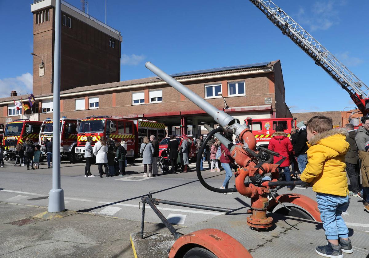 Día de puertas abiertas en el parque de bomberos de Palencia el pasado domingo.