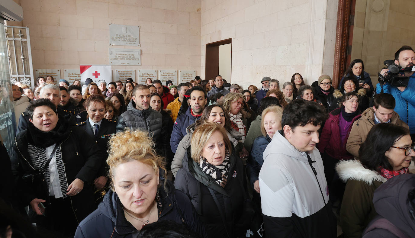 El Ayuntamiento de Palencia conmemora el 8M con tres generaciones de mujeres