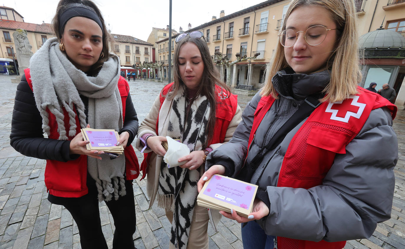 El Ayuntamiento de Palencia conmemora el 8M con tres generaciones de mujeres