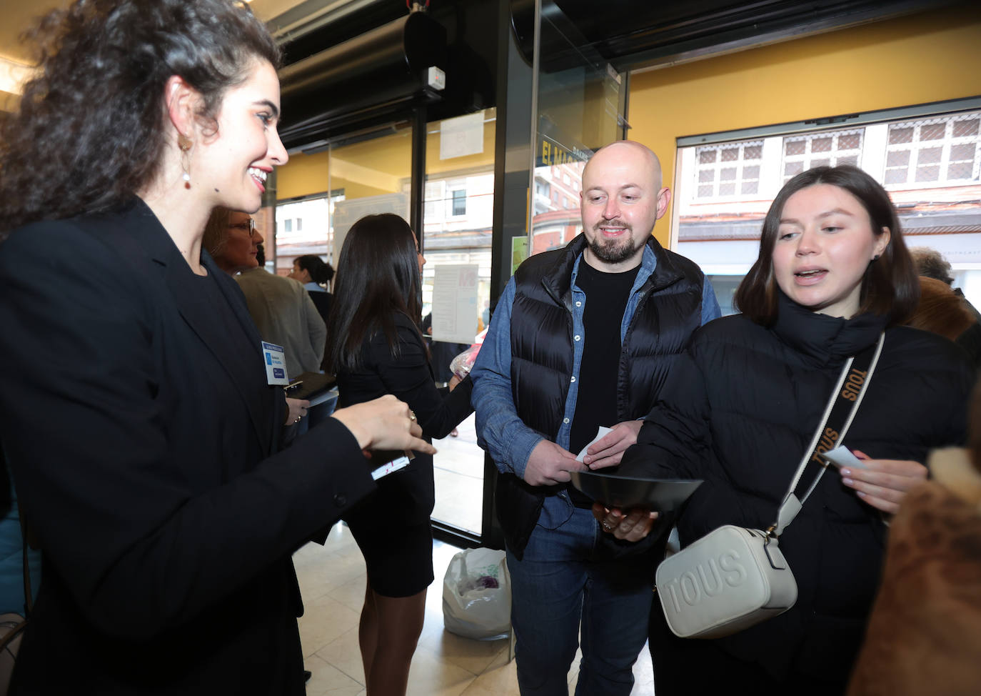 La Diputación homenajea a once mujeres migrantes el 8M