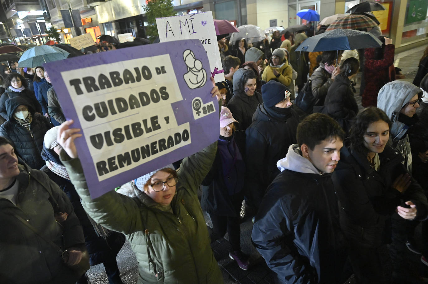 Las imágenes de la marcha feminista en Valladolid