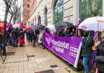 Los sindicatos subrayan que las mujeres desempeñan el 80% del trabajo temporal