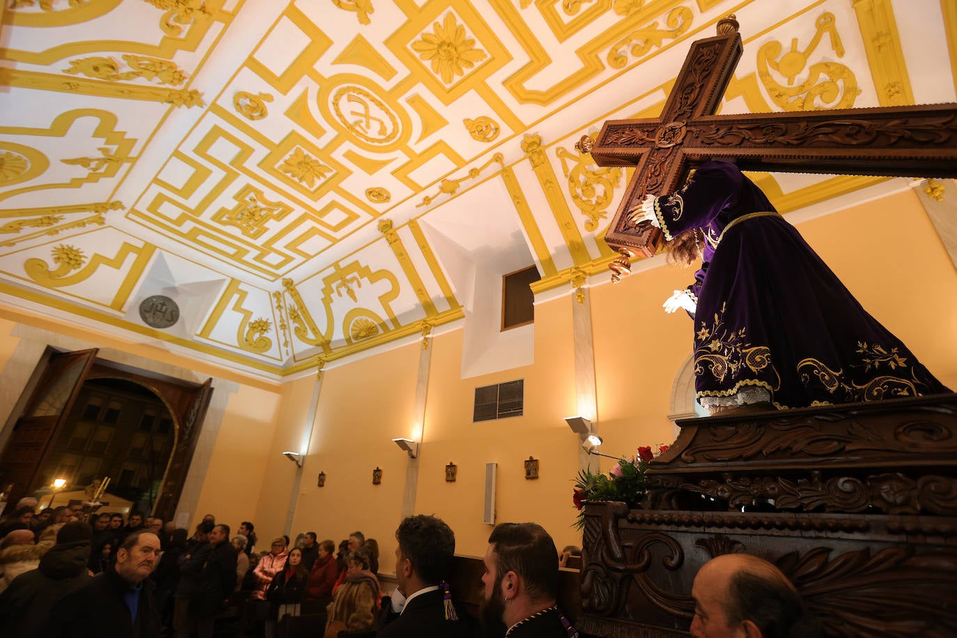 El Vía Crucis del &#039;Nazareno viejo&#039; en la plaza de San Pablo