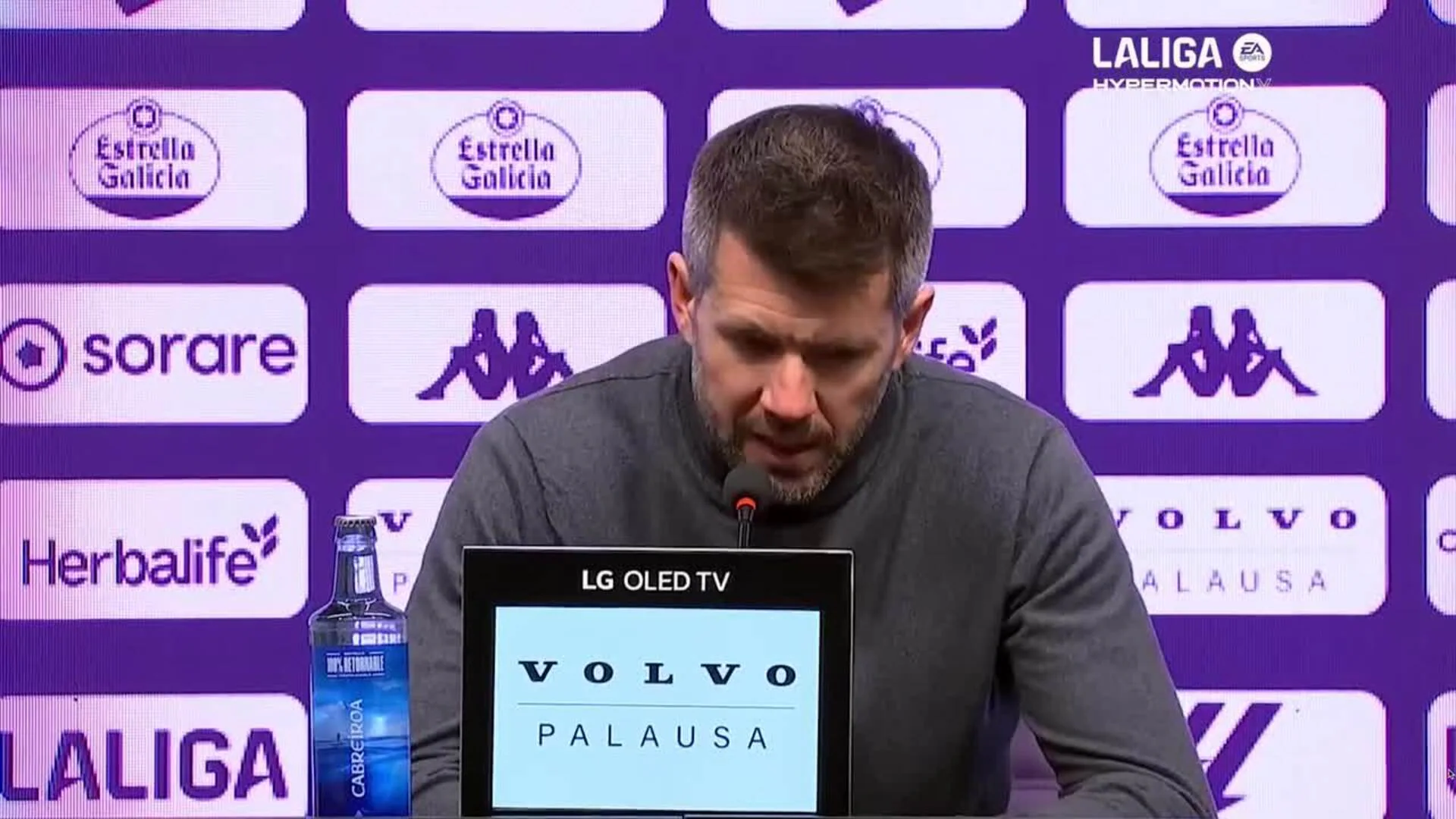 Rueda De Prensa De Pezzolano Después De La Victoria Del Real Valladolid ...