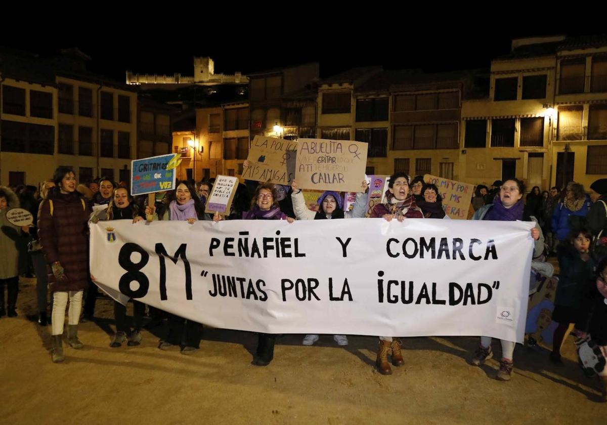 Las imágenes de la marcha feminista en Peñafiel