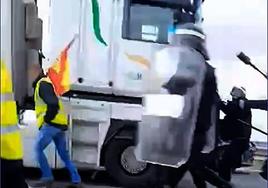 Captura del vídeo grabado por uno de los manifestantes durante la carga policial en Adanero.