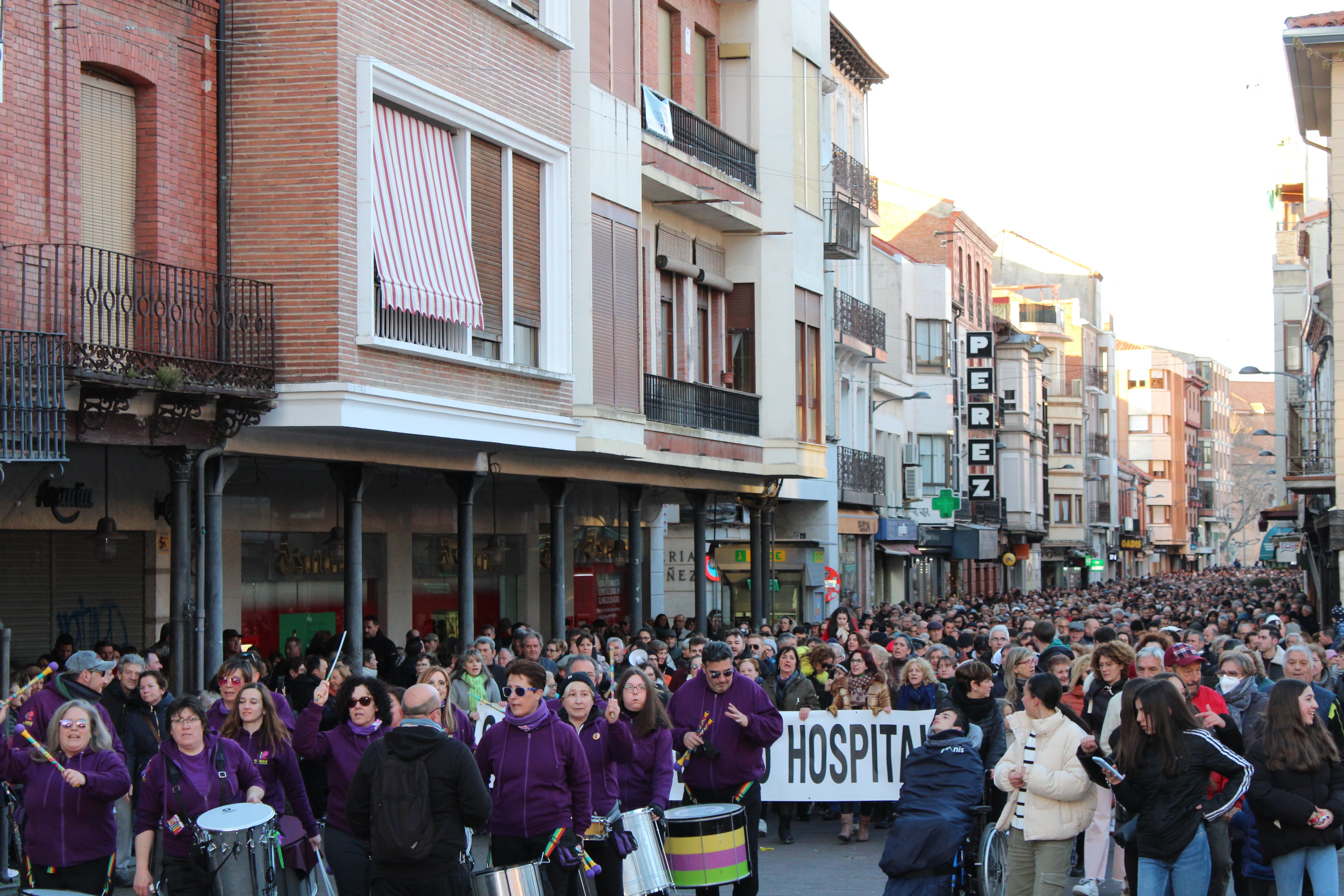 Multitudinaria manifestación en defensa del Hospital Comarcal de Medina del Campo