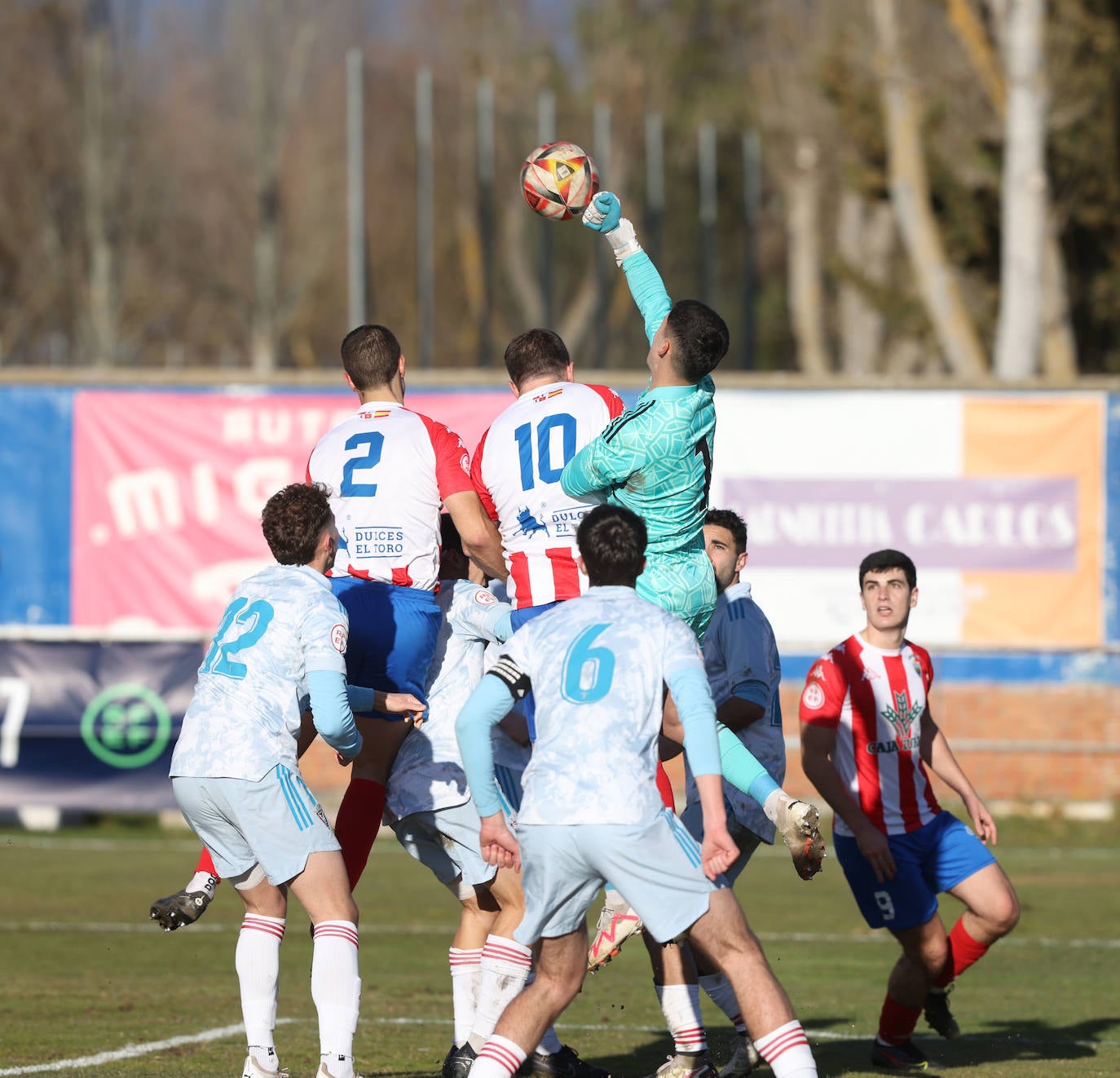 Las imágenes del partido entre el Atlético Tordesillas y el Mirandés