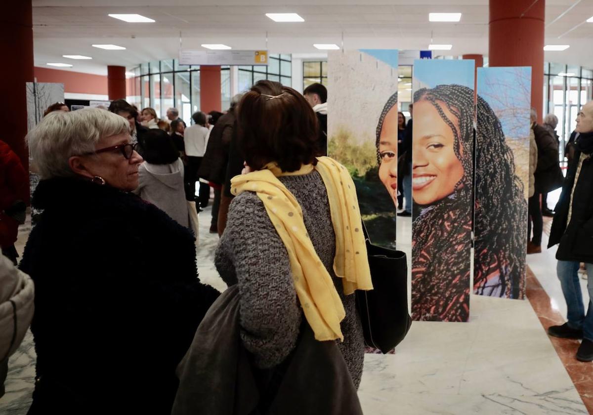 Las imágenes de la exposición en Filosofía y Letras de Teresa Rodríguez