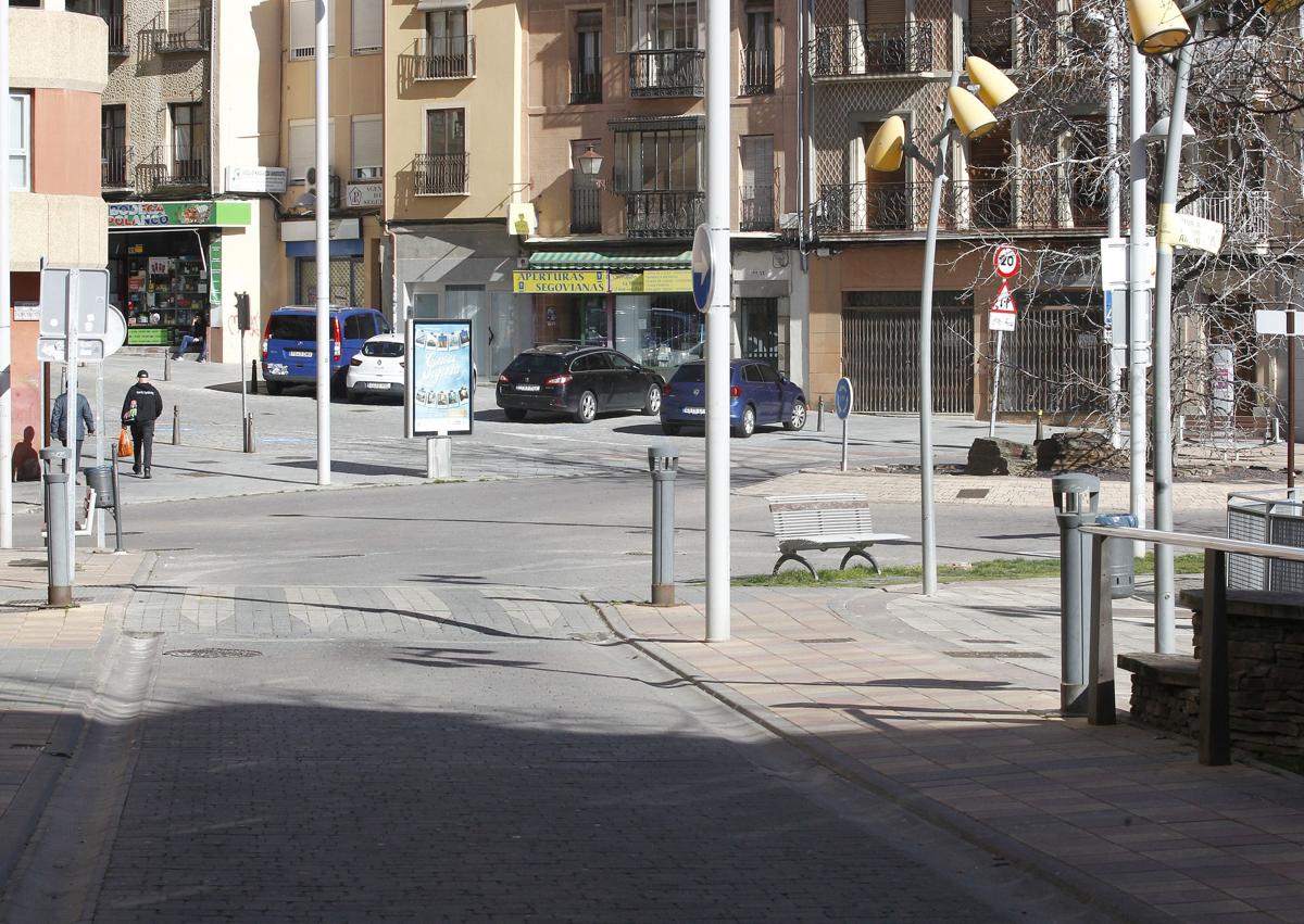 Imagen secundaria 1 - Calles próximas a las obras de reurbanización de Blanca de Silos sin tráfico y con aparcamientos libres.