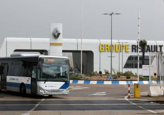 Acceso a las instalaciones de Renault en Valladolid.