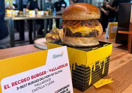 La hamburguesa 'Pecado carnal', de 'El Recreo Burger', galardonada con el premio a la tercera mejor hamburguesa en la categoría 'delivery'.