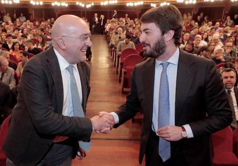 Carnero (PP) y García-Gallardo (Vox), el pasado jueves en la presentación de la feria taurina de San Pedro Regalado de Valladolid.