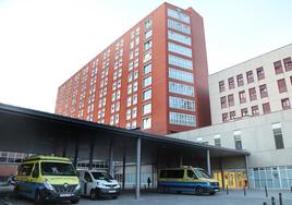 Edificio de hospitalización del Complejo Asistencial de Palencia.