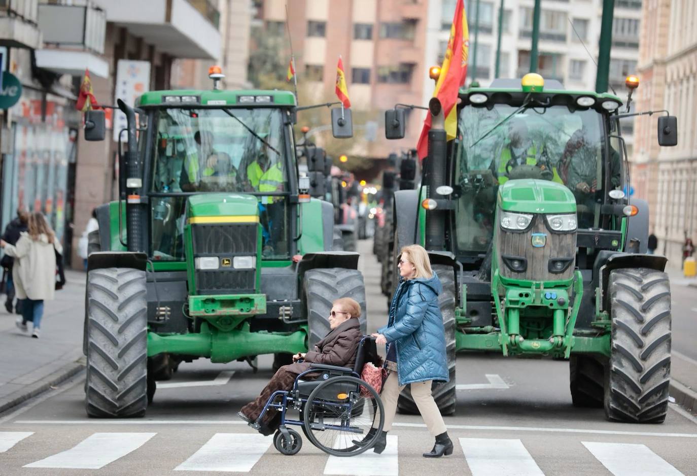 Multitudinaria tractorada de protesta en Valladolid